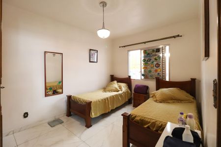 Casa à venda com 196m², 5 quartos e 5 vagasQuarto