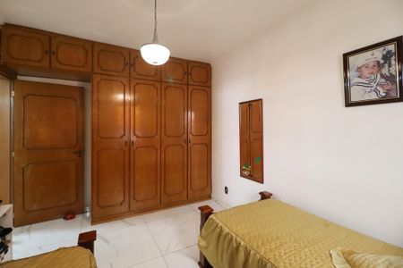 Casa à venda com 196m², 5 quartos e 5 vagasQuarto