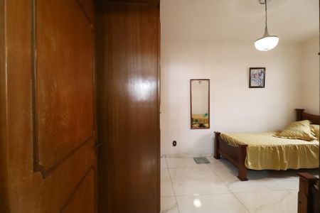 Casa à venda com 196m², 5 quartos e 5 vagasQuarto