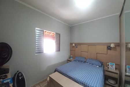 Casa à venda com 80m², 3 quartos e 7 vagas Casa à venda com 80m², 3 quartos e 7 vagasQuarto 1
