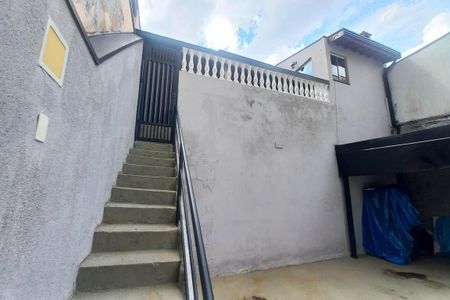 Casa à venda com 80m², 3 quartos e 7 vagas Casa à venda com 80m², 3 quartos e 7 vagasEscada