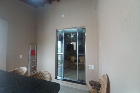 Casa à venda com 80m², 3 quartos e 7 vagas Casa à venda com 80m², 3 quartos e 7 vagasÁrea comum - Churrasqueira