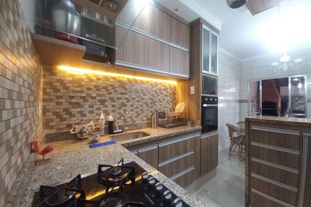 Casa à venda com 80m², 3 quartos e 7 vagas Casa à venda com 80m², 3 quartos e 7 vagasCozinha