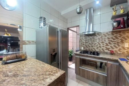 Casa à venda com 80m², 3 quartos e 7 vagas Casa à venda com 80m², 3 quartos e 7 vagasCozinha