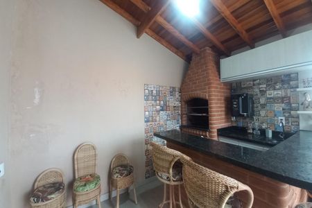 Casa à venda com 80m², 3 quartos e 7 vagas Casa à venda com 80m², 3 quartos e 7 vagasÁrea comum - Churrasqueira