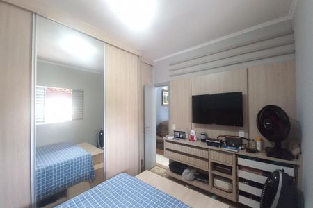 Casa à venda com 80m², 3 quartos e 7 vagas Casa à venda com 80m², 3 quartos e 7 vagasQuarto 1