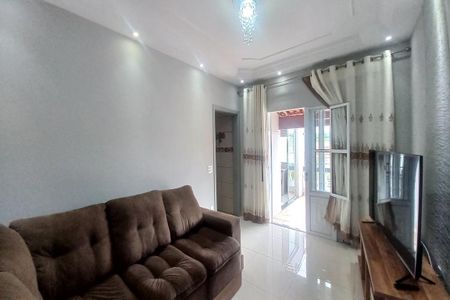 Casa à venda com 80m², 3 quartos e 7 vagas Casa à venda com 80m², 3 quartos e 7 vagasSala