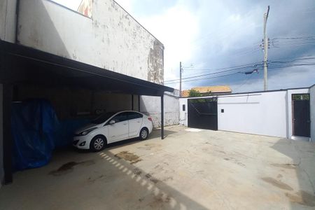 Casa à venda com 80m², 3 quartos e 7 vagas Casa à venda com 80m², 3 quartos e 7 vagasGaragem