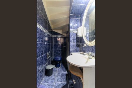 Casa à venda com 280m², 5 quartos e 3 vagas Casa à venda com 280m², 5 quartos e 3 vagasLavabo