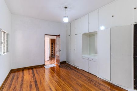 Casa à venda com 280m², 5 quartos e 3 vagas Casa à venda com 280m², 5 quartos e 3 vagasQuarto 3