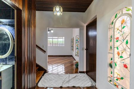 Casa à venda com 280m², 5 quartos e 3 vagas Casa à venda com 280m², 5 quartos e 3 vagasEntrada