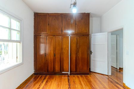 Casa à venda com 280m², 5 quartos e 3 vagas Casa à venda com 280m², 5 quartos e 3 vagasQuarto 1