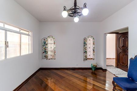 Casa à venda com 280m², 5 quartos e 3 vagas Casa à venda com 280m², 5 quartos e 3 vagasSala 1