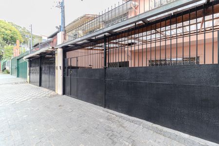 Casa à venda com 280m², 5 quartos e 3 vagas Casa à venda com 280m², 5 quartos e 3 vagasFachada