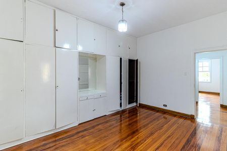 Casa à venda com 280m², 5 quartos e 3 vagas Casa à venda com 280m², 5 quartos e 3 vagasQuarto 3