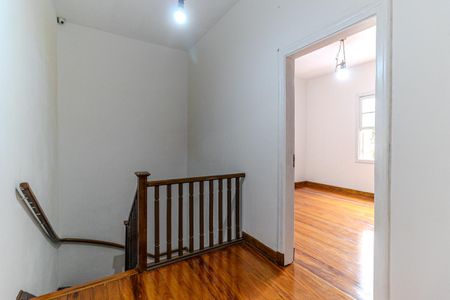 Casa à venda com 280m², 5 quartos e 3 vagas Casa à venda com 280m², 5 quartos e 3 vagasCorredor