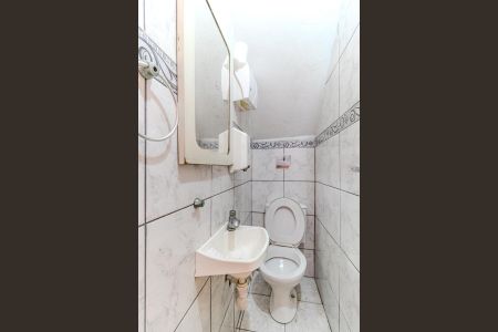 Casa à venda com 280m², 5 quartos e 3 vagas Casa à venda com 280m², 5 quartos e 3 vagasBanheiro de Serviço