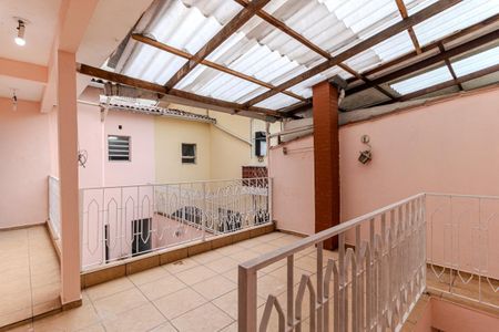 Casa à venda com 280m², 5 quartos e 3 vagas Casa à venda com 280m², 5 quartos e 3 vagasVaranda