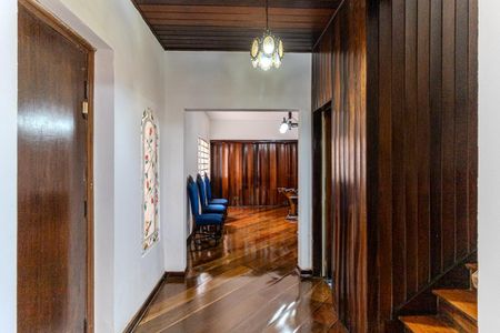 Casa à venda com 280m², 5 quartos e 3 vagas Casa à venda com 280m², 5 quartos e 3 vagasEntrada