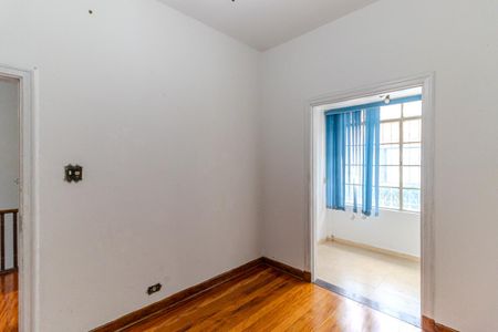 Casa à venda com 280m², 5 quartos e 3 vagas Casa à venda com 280m², 5 quartos e 3 vagasQuarto 2