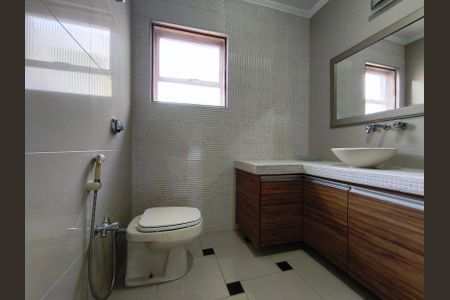 Casa para alugar com 267m², 4 quartos e 4 vagasBanheiro