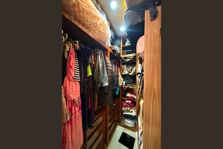 Apartamento à venda com 85m², 2 quartos e 1 vaga Apartamento à venda com 85m², 2 quartos e 1 vagaSuite - closet