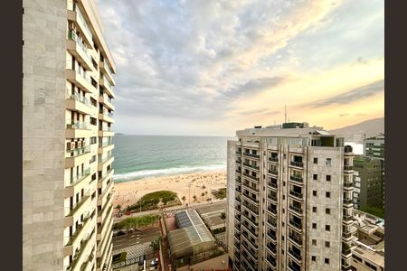 Apartamento à venda com 85m², 2 quartos e 1 vaga Apartamento à venda com 85m², 2 quartos e 1 vagaÁrea comum - vista para a praia