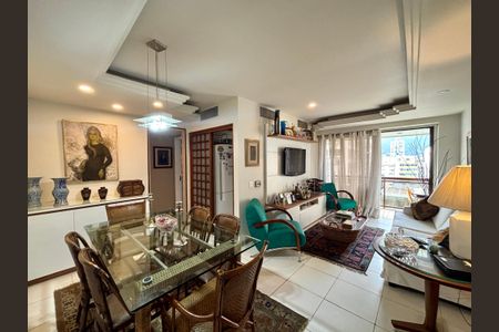 Apartamento à venda com 85m², 2 quartos e 1 vaga Apartamento à venda com 85m², 2 quartos e 1 vagaSala