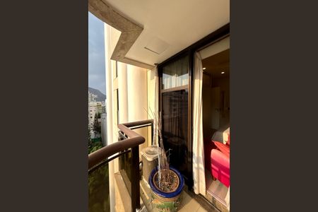 Apartamento à venda com 85m², 2 quartos e 1 vaga Apartamento à venda com 85m², 2 quartos e 1 vagaSuite - varanda