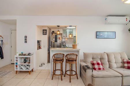 Sala de apartamento à venda com 3 quartos, 67m² em Jardim Sabará, Porto Alegre