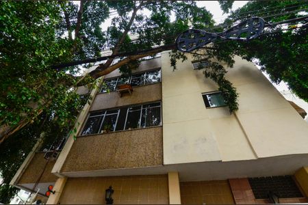 Apartamento à venda com 160m², 3 quartos e 1 vaga Apartamento à venda com 160m², 3 quartos e 1 vagaFachada