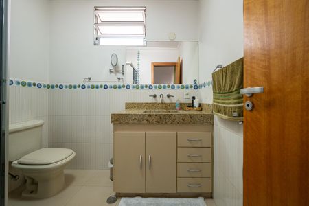 Casa à venda com 200m², 3 quartos e 2 vagas Casa à venda com 200m², 3 quartos e 2 vagasBanheiro