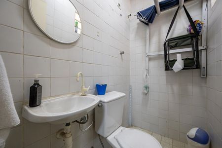Casa à venda com 200m², 3 quartos e 2 vagas Casa à venda com 200m², 3 quartos e 2 vagasBanheiro de serviço