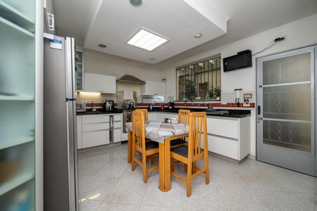 Casa à venda com 200m², 3 quartos e 2 vagas Casa à venda com 200m², 3 quartos e 2 vagasCozinha