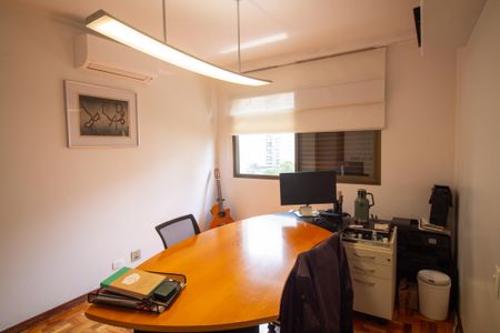 Apartamento à venda com 210m², 4 quartos e 3 vagasSuíte 2