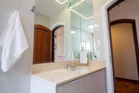 Apartamento à venda com 210m², 4 quartos e 3 vagasBanheiro da Suíte 1