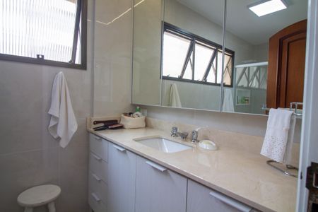 Apartamento à venda com 210m², 4 quartos e 3 vagasBanheiro da Suíte 3