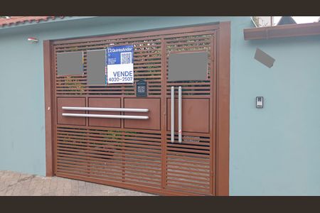 Casa à venda com 172m², 2 quartos e 3 vagasFachada / Placa