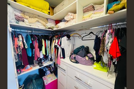 Apartamento para alugar com 106m², 4 quartos e 2 vagas Apartamento para alugar com 106m², 4 quartos e 2 vagasCloset da suíte