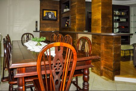 Casa de condomínio à venda com 215m², 3 quartos e 2 vagasSala de jantar