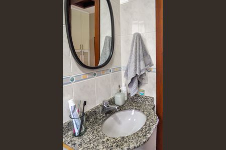 Casa de condomínio à venda com 215m², 3 quartos e 2 vagasBanheiro social