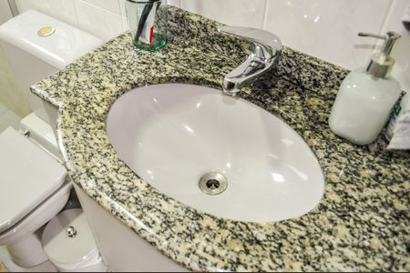 Casa de condomínio à venda com 215m², 3 quartos e 2 vagasBanheiro social