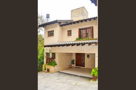 Casa de condomínio à venda com 215m², 3 quartos e 2 vagasFachada 