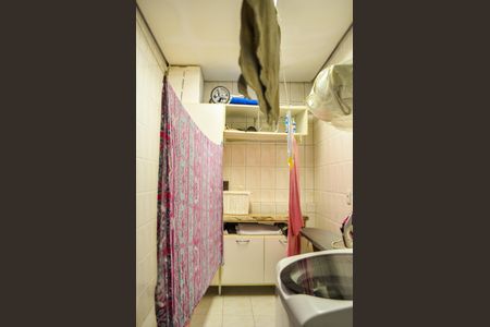 Casa de condomínio à venda com 215m², 3 quartos e 2 vagasÁrea de serviço