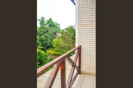 Casa de condomínio à venda com 215m², 3 quartos e 2 vagasSacada