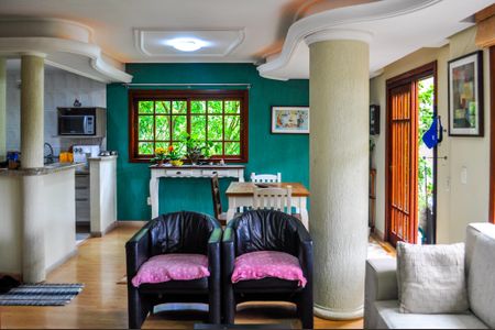 Casa de condomínio à venda com 215m², 3 quartos e 2 vagasSala