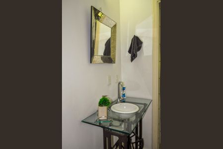 Casa de condomínio à venda com 215m², 3 quartos e 2 vagasLavabo da área Gourmet