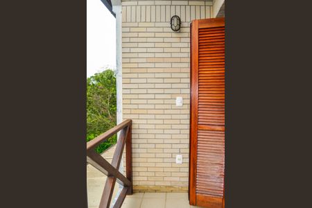 Casa de condomínio à venda com 215m², 3 quartos e 2 vagasSacada