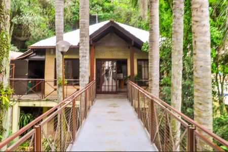 Casa de condomínio à venda com 215m², 3 quartos e 2 vagasÁrea comum - Salão de festas