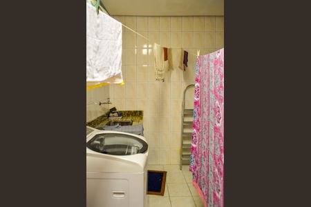 Casa de condomínio à venda com 215m², 3 quartos e 2 vagasÁrea de serviço